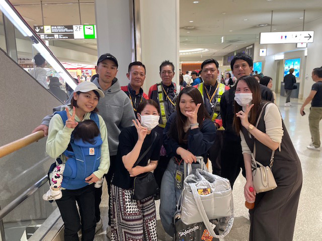 株式会社JALグランドサービス大阪 グランドハンドリング 福田さんと同僚の方たち