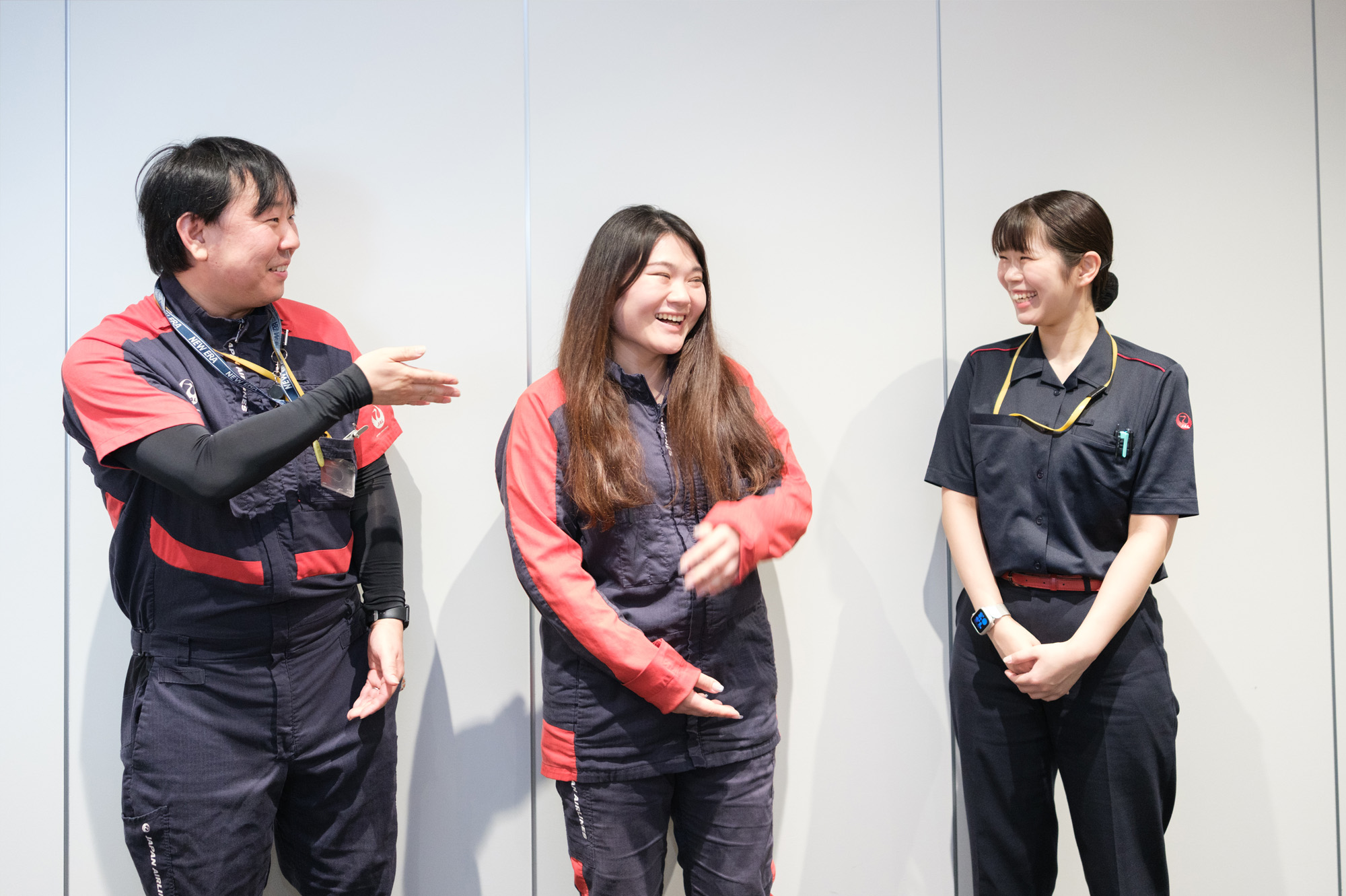 株式会社JALグランドサービス大阪 グランドハンドリング 福田さんと同僚の方たち